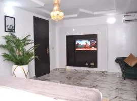 Luxury Hotel Deluxe Room - Sleeps 2 - Gym - Pool