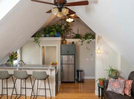 Welcome to our BoHo Tree House، فندق في ساكو