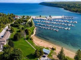 Lions Head Beach Motel & Cottages - WATERFRONT, hôtel à Lion's Head