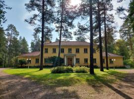 Majoitus jaetuissa huoneissa sisältäen ruokailut, hotel in Lappeenranta