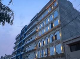 Continental Boys Hostel-Royal Heights، فندق في لاهور