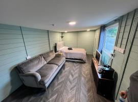 Cozy cabin independent ensuite, ξενοδοχείο στο Γκίλφορντ