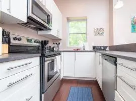 Walk to Acrisure - Parking - Location - GroupStay
