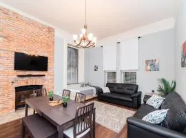 Spectacular Location - Walkable Entertainment
