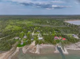 Len Cove - Your Lakeside Retreat in Howdenvale