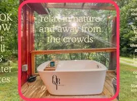 Romantic spot! Huge deck with outdoor soaking tub