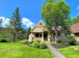 F3 Well appointed Townhome a short walk to the Mount Washington Hotel 1 minute to ski area
