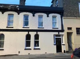 Victorian Town House in the Heart of Dover, villa in Dover