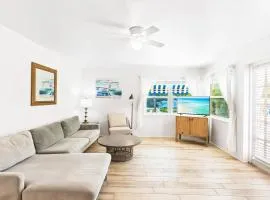 Heated Pool, Dock, on Lagoon, Turtle Beach 1 mile and Crescent Beach 2 miles, 1bdr