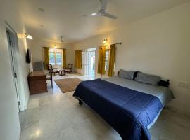 Balcony Suite in Champa Villa, hotel v destinaci Gándhínagar