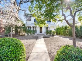 Auberge Sonoma Penthouse - Includes Wine Tasting Passport, hotel in Sonoma