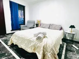 Affordable Beautiful Queen Bedroom Near City Swan River Fremantle University