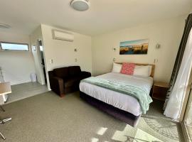 The Olive Motel, hotel in Coromandel Town
