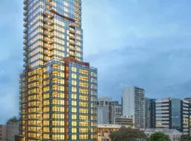 Top Floor Harbour View and Skytower View Apartment in CBD