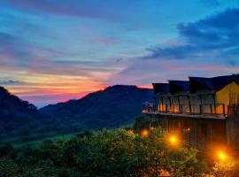 康藤·南方丝绸古道帐篷营地, hotel di Tengchong