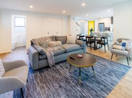 Urban comfort and parking near Avebury Park, hotel v destinaci Linwood