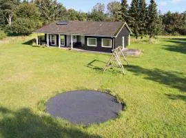 3 Bedroom Beautiful Home In Roslev