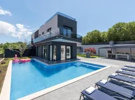 3 Bedroom Gorgeous Home In Sorici