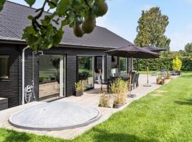 Cozy Home In Hejls With Sauna, hotel com spa em Hejls