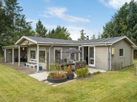2 Bedroom Beautiful Home In Hals, hotel v destinaci Hals