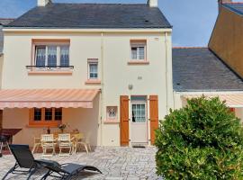 3 Bedroom Gorgeous Home In Riantec, Hotel in Riantec