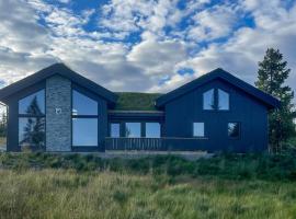 5 Bedroom Stunning Home In Løten, luxe hotel in Løten