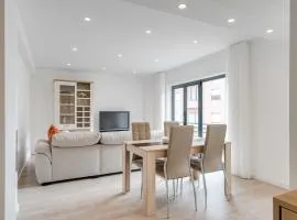 Host Wise - Bright Seaside Flat