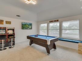 6BR 3,5BA Home Pool, Hot Tub, Game Room -16 Guests, hotel u gradu Sachse