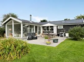 4 Bedroom Nice Home In Gilleleje
