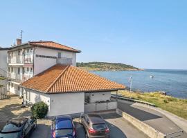 2 Bedroom Lovely Apartment In Allinge, hótel í Allinge