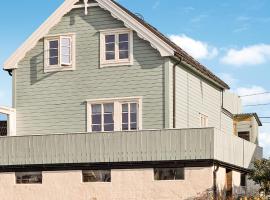 3 Bedroom Amazing Home In Sula, hotel com estacionamento em Sula