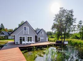 Namelis ant vandens "Giliaus namelis", Hotel in Tytuvėnai