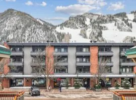 2 Bedroom Condo In Downtown Aspen, Just One Block To Silver Queen Gondola