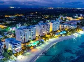 Marbella Juan Dolio Beachfront、フアン・ドリオのコンドミニアム