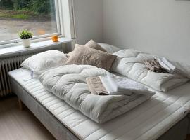 Billund mini hostel room 10 - T&aelig;t p&aring; LEGOLAND og LEGO House, hostel em Billund