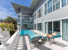 VILLA ELIZA Honeymoon Suites mit Pool