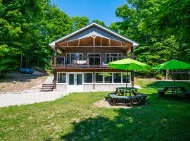 7-bed W Starlink , V-ball Near Beach!