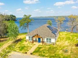 Lake Palestine Vacation Rental - Steps to Water!