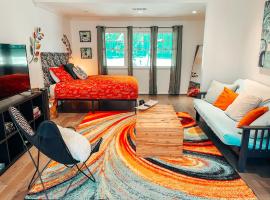 Cozy Guest House Studio Apartment, hotel in Greensboro