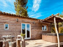 La cabane du Mas gnolia, hotel in Saint-Jean-du-Gard