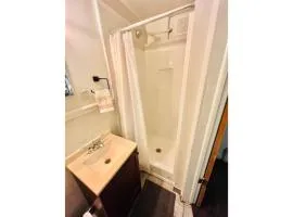Charming 1-Bedroom Apartment in Great Neighborhood