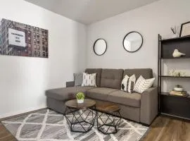 Top Rated Home with Private Garage, Near Airport, Free Banff Pass, Netflix, Sleeps 8