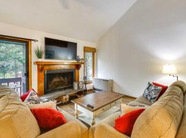 1 Mi to Downtown Conway: Spacious Family Condo!, hotel i North Conway
