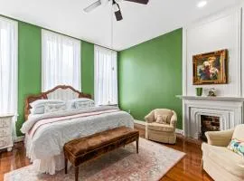 610 Franklin - Upstairs - 1 Bed, 1 Bath, Sleeps 4, Walk to Downtown