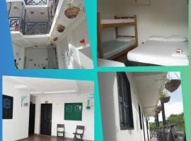 Hostal La Palmera, hotel v destinaci Miramar