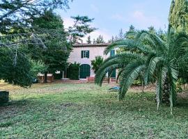 Podere Il Cardellino, hotel v destinaci Lari
