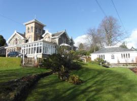 Holly Lodge, hotel perto de Strathpeffer Spa Golf Club, Strathpeffer