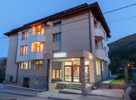 Family Hotel Relaxa, hotel em Sapareva Banya