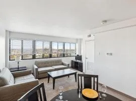 PP 2401 Modern Corporate 2br Suite pool, Gym