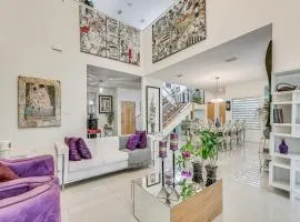 Covered Patio and Grill Colorful McAllen Home